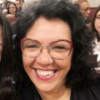 Elaine Medeiros