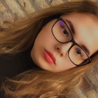 Dzsenifer Laura Szabó