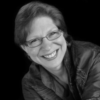 Brigitte Loos, Falu, Flmi, Acs, Ara