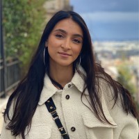 Kamélia M.