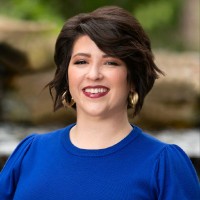 Emily Baucom, Aap