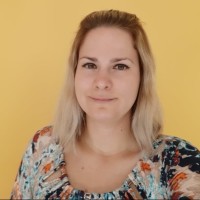 Xénia Szekrényesi