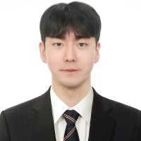 박진욱