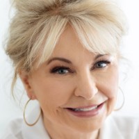 Suzanne Niles