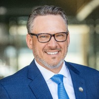 Mike Barnett, Cae