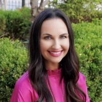 Jennifer Neer, Iom