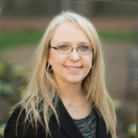 Terri Hawkins, Cia