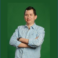 Mauricio R.