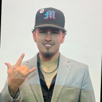 Dominik Flores