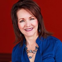 Dr. Gwenda Plummer