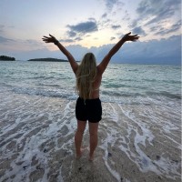 🌺 L A U R A B U N B Y 🌴