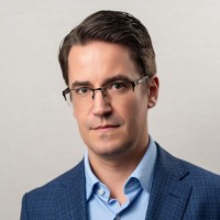 Max J Holzbaur