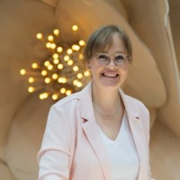 Claire Gordon