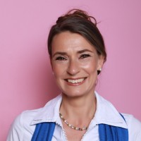 Vivienne Artz OBE FCSI (Hon) CMgr CCMI AIGP