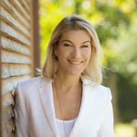 Julia Eder