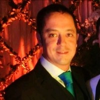 Marcos Rolón Pose