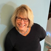 Marianne Oros