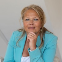 Yvette Van Den Broek
