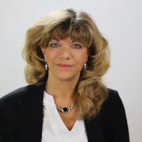 Roxann Szeredei