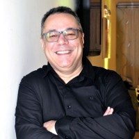 Luciano Fernandes.'.