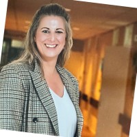 Caroline Van Den Broek