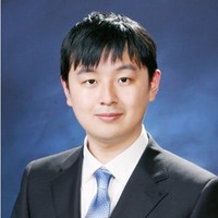 박진욱