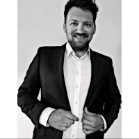 Prof. Dr. Simon J. Preis