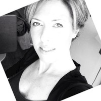 Non Jenkins, MCIPR, BA (Cydanrhydedd/Joint Hons.)