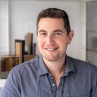 Joshua Ungar, Aia