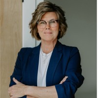 Lisa Chambers, Broker