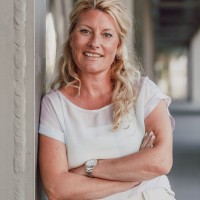 Louise Brinking