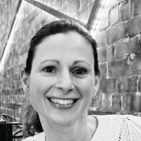 Amanda Eyre