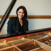 Annie Booth
