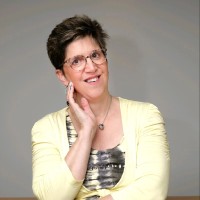 Cornelia Holzer