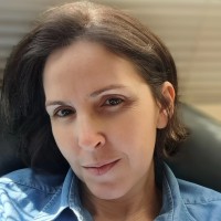Adriana Menezes