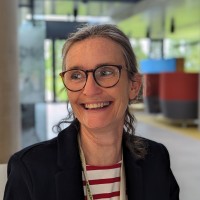Suzanne Neave