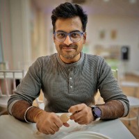 Dr. Gireesh Likhyani