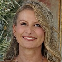 Linda Carter