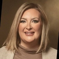 Lisa Hackett, Mba