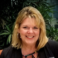 Ellen Hart
