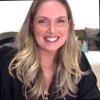 Claudia Azeredo dos Santos