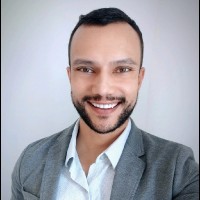 André G.
