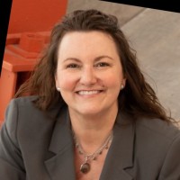 Jen Sisak, Aia