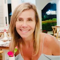 Angela Lavezzolo Flores