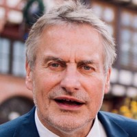 Timon Lutze