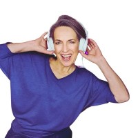 Harriet Thomas Music Click Linktree Bio for Custom Songs Enquiry Form
