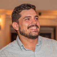 Thales Roberto Souza