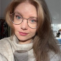 Alison Debouck
