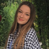 Eszter Buzás