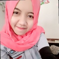 Yusri Apriningsih